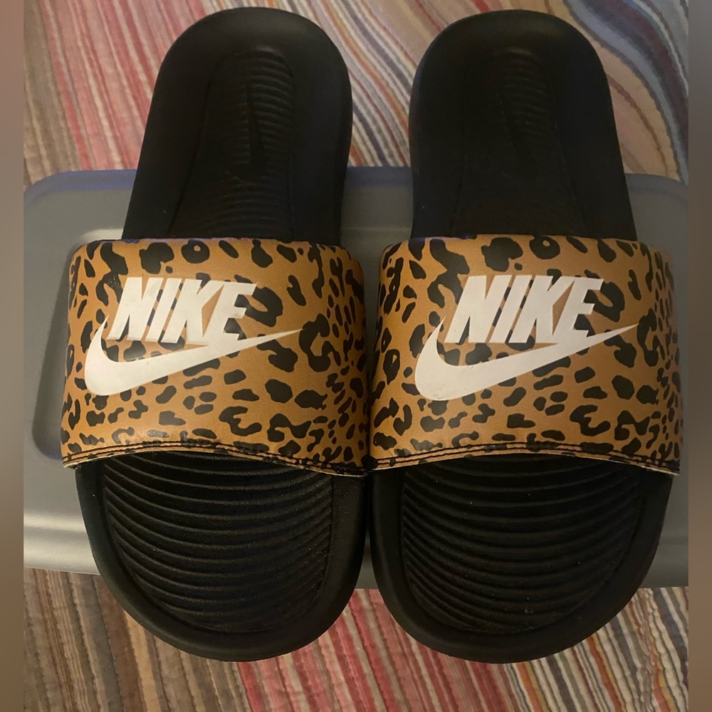 Ladies Nike slides in excellent condition